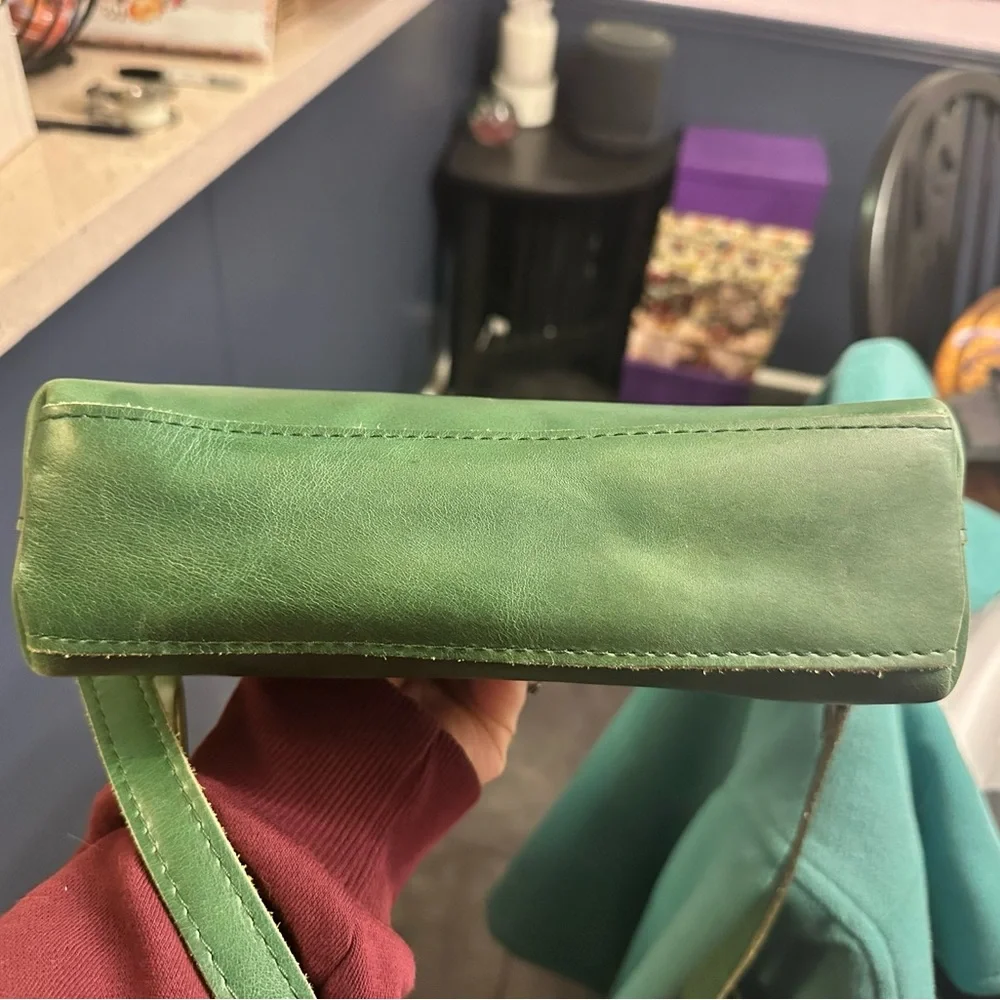 Portland Leather Green Crossbody Bag - Picture 3 of 5